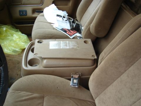 1990 Ford Bronco - passenger seat, ok. console, no latch.