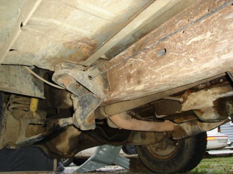 1990 Ford Bronco - under drivers side looking forward