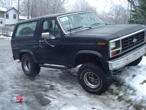 1986 Ford Bronco - baseball sized hole in front fender