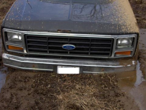 1986 Ford Bronco - rust through front edge of hood
