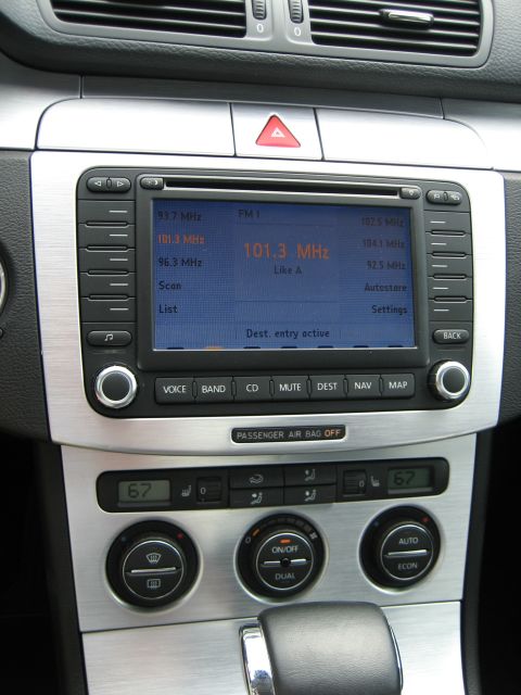 2006 Volkswagen Passat - Passat Radio/Navigation View