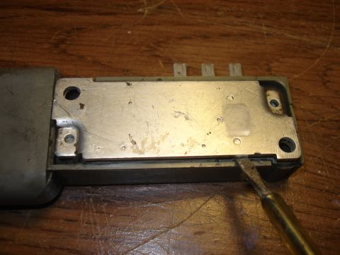 1986 Ford Bronco - All the electronic is covered by a sticky stuff, very difficult to remove. After trying to remove the sticky sh&@#t with screw driver, plie…