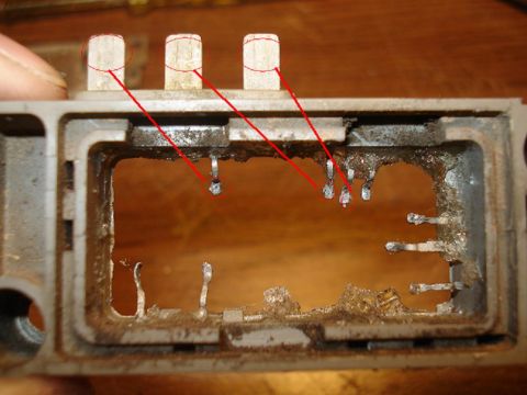 1986 Ford Bronco - After removing the back plate, I carefully removed the electronic circuit and the sticky stuff in order to preserve the connections to the…
