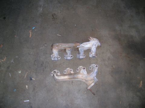 1985 Ford Bronco - stock exst manifolds for 1985