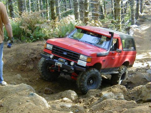 2005 Jeep Wrangler - A very nicely built Bronco from Wa making it up the waterfall as well.