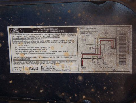 1983 Ford Bronco - This sticker provides important vehicle information and a vacuum hose routing diagram.