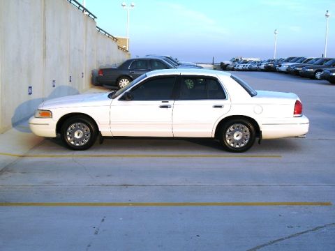 2003 Ford Crown Victoria photo