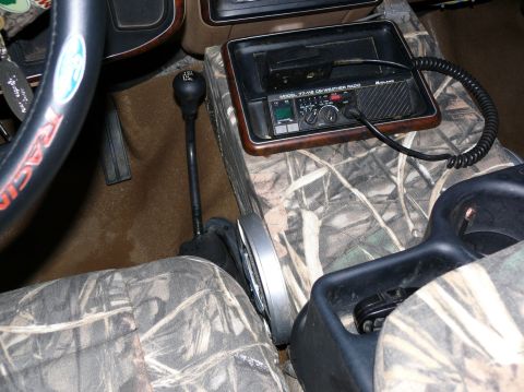 1988 Ford Bronco - The interior features camouflage seat covers and a Midland CB radio mounted on the center console.