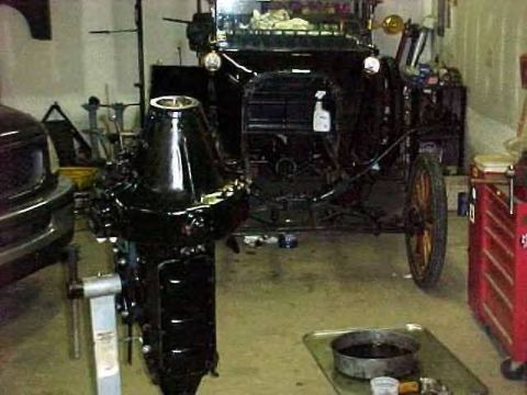 1915 Ford Model T - Engine out...