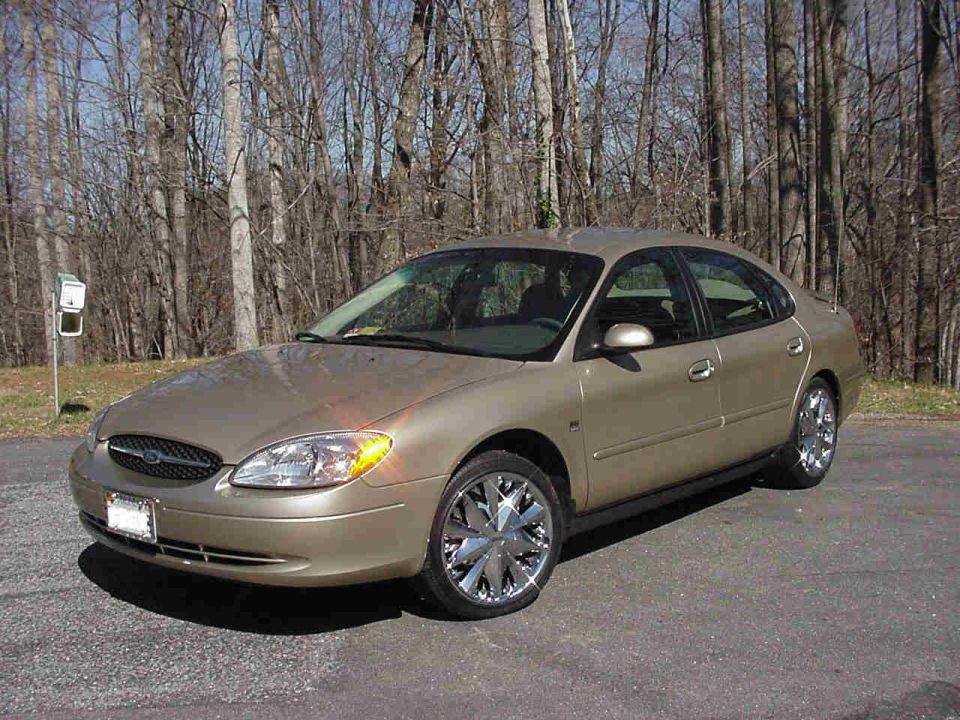 2001 Ford Taurus “bangin bull”