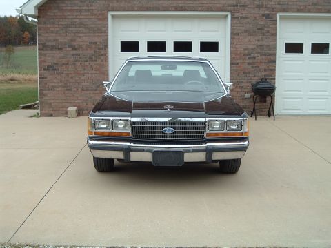 1989 Ford Crown Victoria LTD - Front view of a 1989 Ford Crown Victoria parked on a concrete driveway.