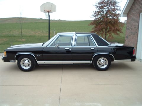 1989 Ford Crown Victoria LTD - This 1989 Ford Crown Victoria LTD is seen from the side, parked on a concrete driveway.