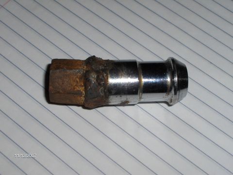1986 Ford Bronco - welded one regular lug to a security lug to remove it after breaking the security key