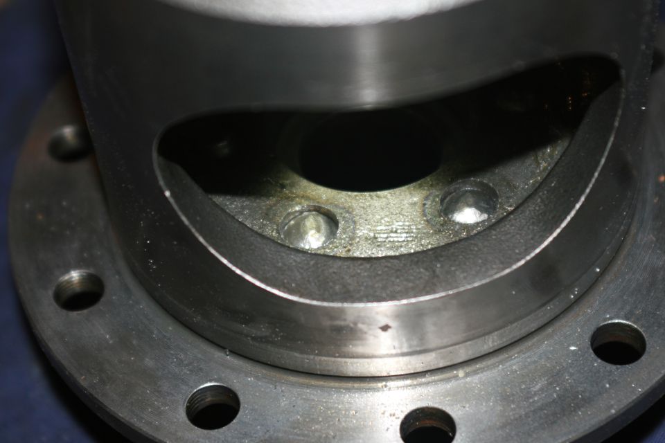 Here is the crux of the failure, see the rounded off tips of the engagement pins?  They are supposed to be cylindrically shaped with sharp edges.  When the locker failed at Tellico it was under heavy throttle and the locker made a ratcheting sound, I'm certain that is when the brunt of this damage must have occurred.