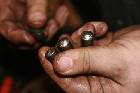 1990 Ford Bronco - Here's a closer shot of the damaged engagement pins. All six of them are similarly rounded off.