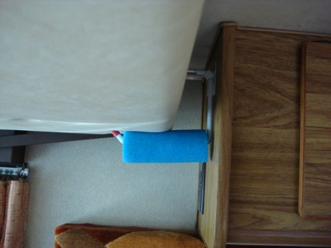 1983 Ford Bronco - i was worried about the point digging into the bunk so i cut a chunk of swimming pool noodle. it can be easiled removed or there is enough…