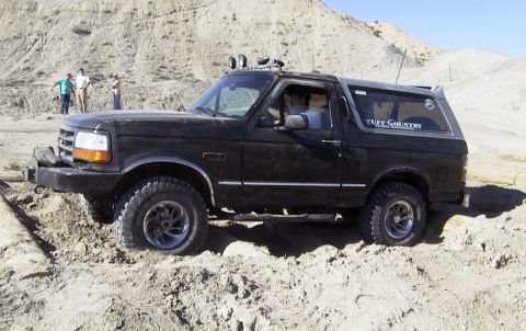 1994 Ford Bronco - Could use some bigger meats (33x12.50 shown)