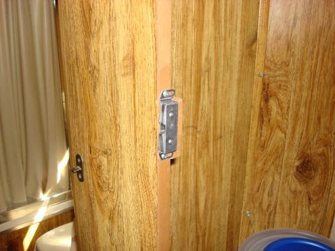 1983 Ford Bronco - here is the latch on the cabinet side. now the door stays in place.