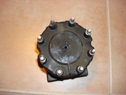 1983 Ford Bronco - you can see the center or coil nipple is burned off the cap.