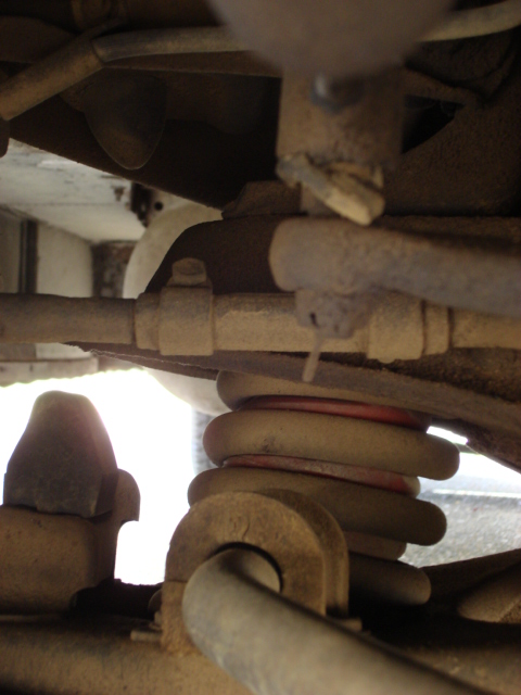 1983 Ford Bronco - 1st thing is to remove the old bags. here is a shot of the pass side. the bottom hose was just hanging disconnected.