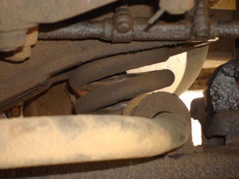 1983 Ford Bronco - without the airbag and the full weight on the front spring there is not much suspension travel. i see why the bags are so importaint.