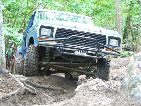1978 Ford Bronco - Grub playin