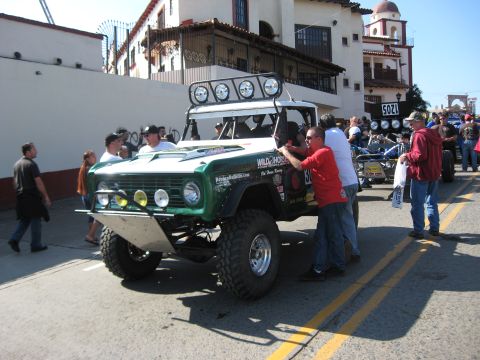 1994 Ford Bronco - This heavily modified SUV appears to be from the 1970s, not a 1994 model.