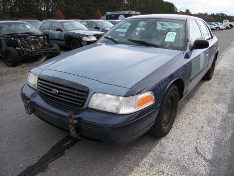 1991 Ford LTD Crown Victoria - This Ford Crown Victoria police car appears to be from the late 1990s, not 1991.