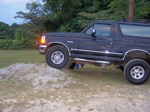 1996 Ford Bronco - flexing the ttb. it sucks!