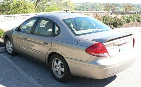 2004 Ford Taurus photo