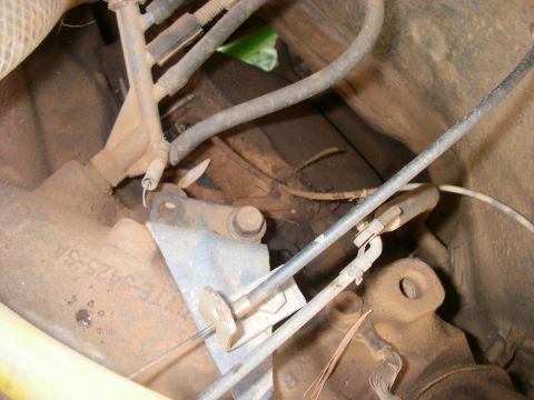 1978 Ford Bronco - "L" bracket on intake