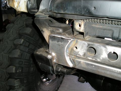 1986 Toyota Hilux - Close-up view of custom bumper and suspension modifications on a vehicle.