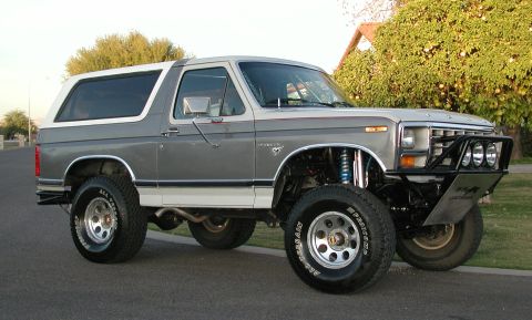 1980 Ford Bronco - This modified 1980 Ford Bronco features a two-tone paint scheme and an aggressive aftermarket bumper.
