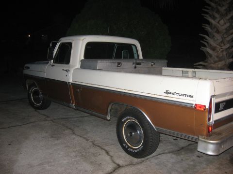1972 Ford F-100 - The bed is nice and straight with no rust holes. Paint on the truck is original.
