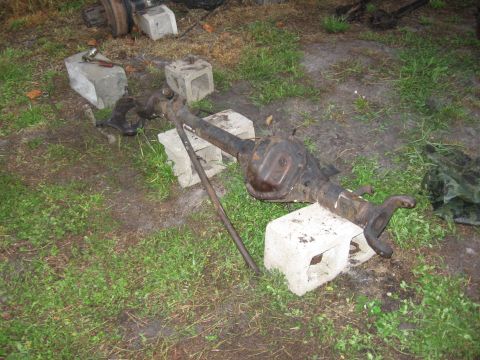 1995 Ford F-150 - Differential axle assembly resting on cinder blocks in a grassy area.