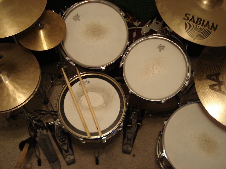 Drum kit with cymbals and drumsticks, Sabian and AA logos