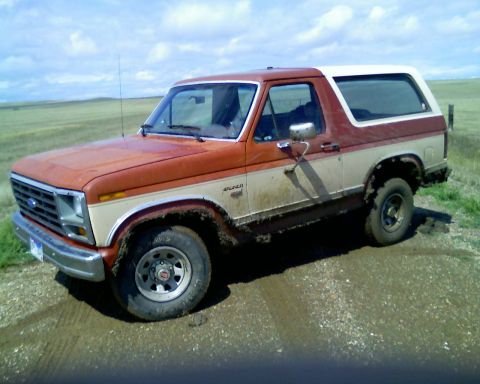 1986 Ford Bronco - back road