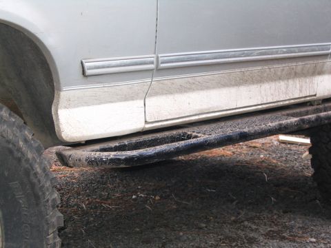 1994 Ford Bronco - Passenger side installed of BDB sliders