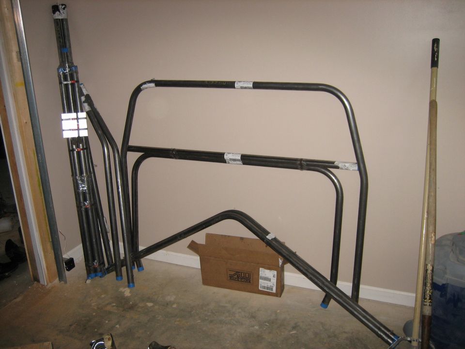 S&W racecars 10pt cage w/family bars.