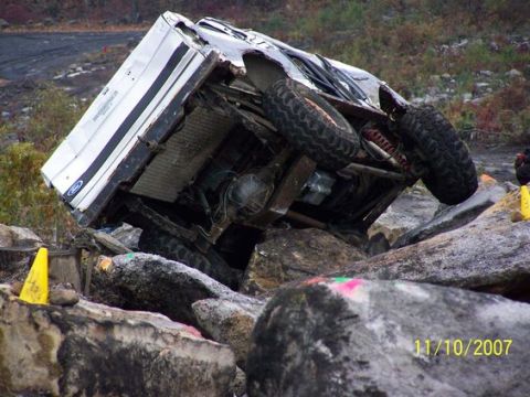1995 Ford Bronco - Vehicle stuck on rocks during an off-road event. Date stamp indicates 11/10/2007.