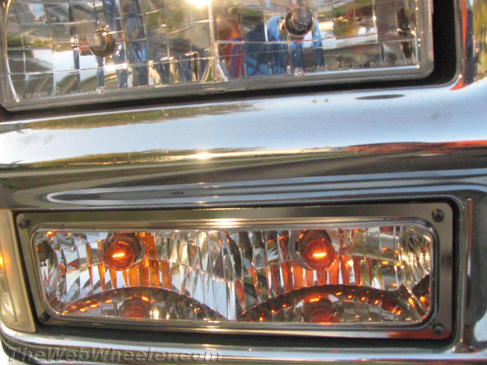 1994 Chevrolet Silverado 3500 front turn signal and headlight assembly