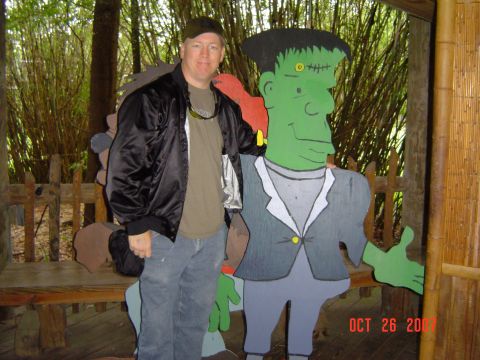 1998 Ford Crown Victoria - In Case your wondering.thats me on the Left.(we do look a lot a like I think)