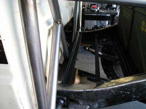 1986 Toyota Hilux - added 1.5" .120 wall square tube as a crossmember to old the extra supports for the rear bed.