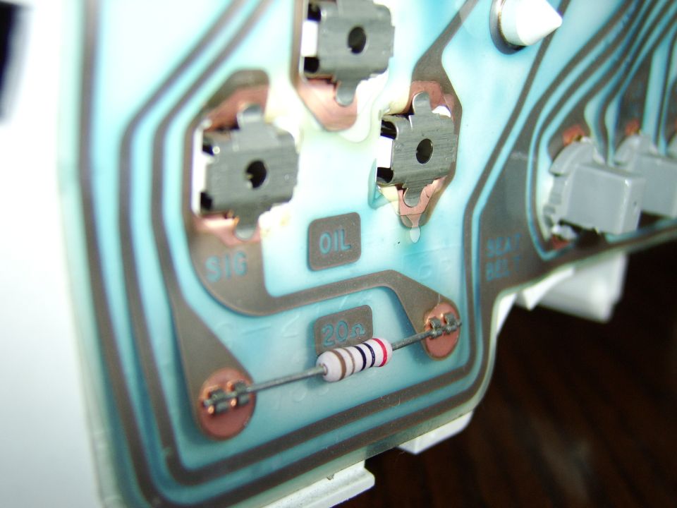 The Mustang cluster uses the external resistor. If I had the functional oil pressure switch, I would've jumped this resistor to make the gauge fulyl functional right then - but I'll do it later on