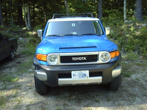 2007 Toyota Land Cruiser - A blue Toyota FJ Cruiser is parked outdoors, facing the camera.