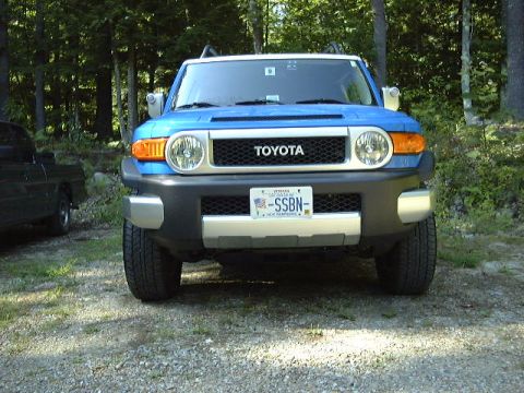 2007 Toyota Land Cruiser - The front view of a blue 2007 Toyota FJ Cruiser shows its distinctive grille and headlights.