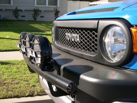 2007 Toyota FJ Cruiser - Defiant Light bar w/ 3 piaa 580 fogs