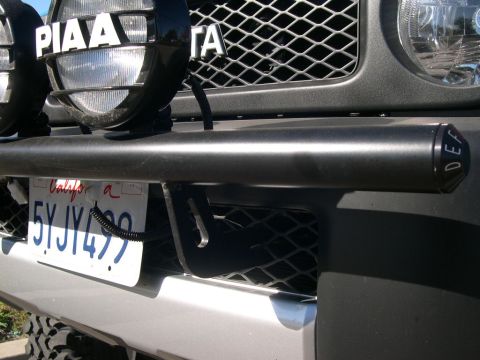 2007 Toyota FJ Cruiser - slides right thru grille-no cutting etc.
