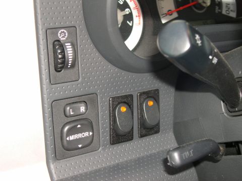 2007 Toyota FJ Cruiser - clean dash switches that control the Piaa's & drl off/on