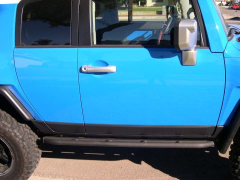 2007 Toyota FJ Cruiser - Side view of a blue Toyota FJ Cruiser, highlighting the Demello sliders.